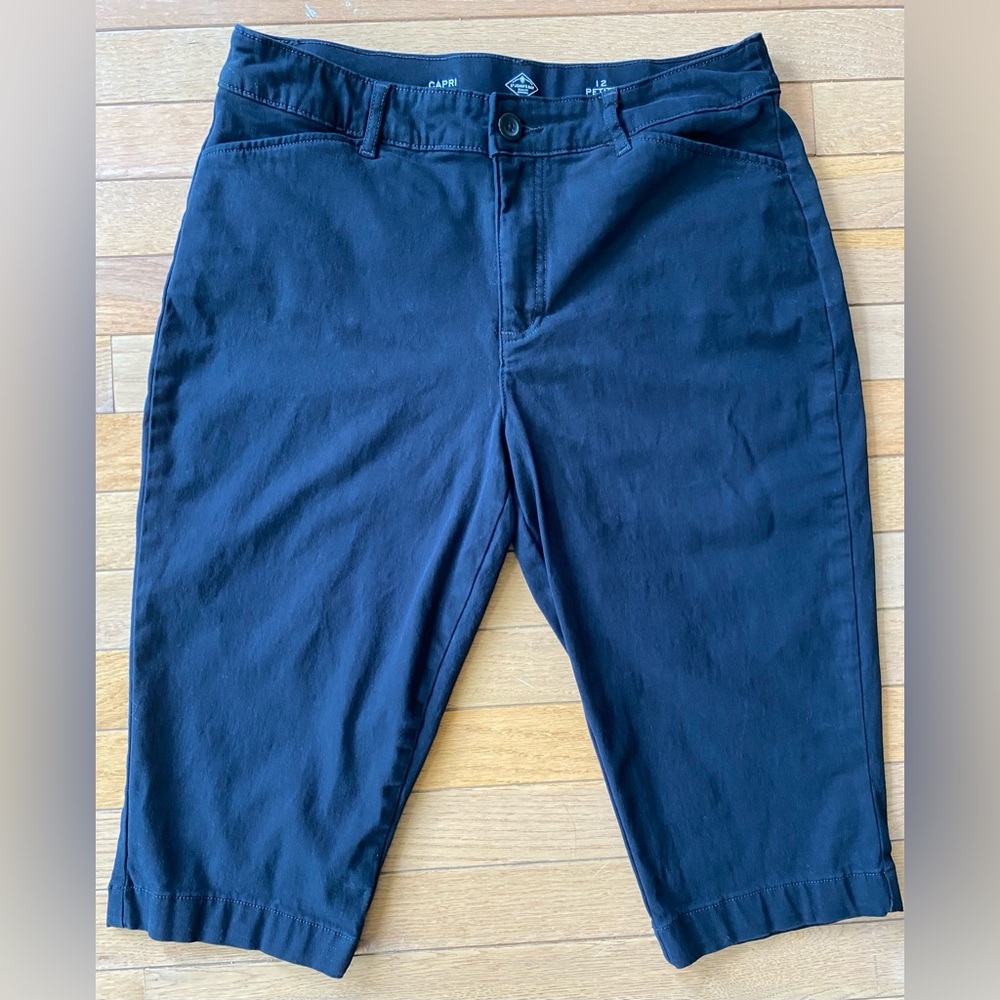 EUC St. John’s Bay petite Black Capri pants